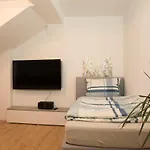 Schoene 80m2, 3 Schlafzimmer, 2 Baeder, Zentrumnah, 3og