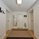 Schoene 80m2, 3 Schlafzimmer, 2 Baeder, Zentrumnah, 3og Appartamento *