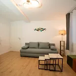 Schoene 80m2, 3 Schlafzimmer, 2 Baeder, Zentrumnah, 3og Apartman Erfurt