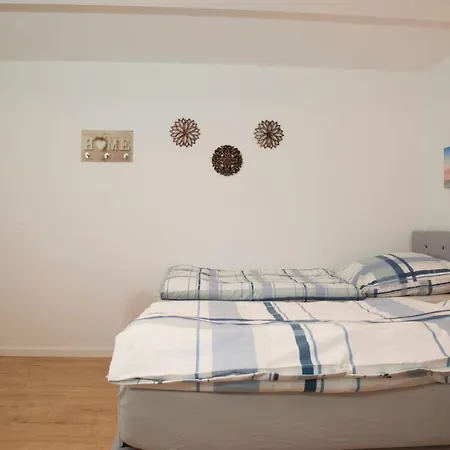 Schoene 80m2, 3 Schlafzimmer, 2 Baeder, Zentrumnah, 3og Appartamento