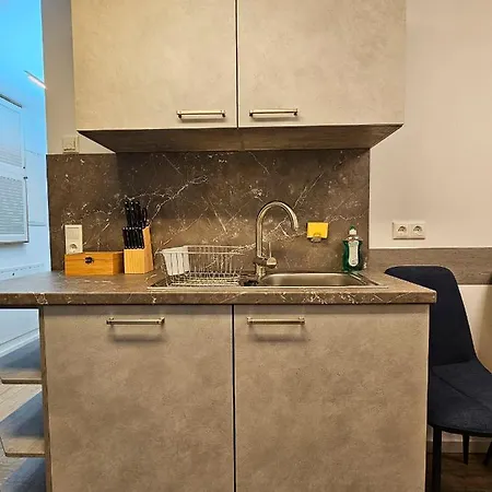 Schoene 80m2, 3 Schlafzimmer, 2 Baeder, Zentrumnah, 3og Appartement