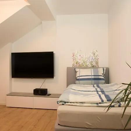 Schoene 80m2, 3 Schlafzimmer, 2 Baeder, Zentrumnah, 3og