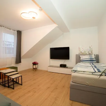 Schoene 80m2, 3 Schlafzimmer, 2 Baeder, Zentrumnah, 3og Apartmán