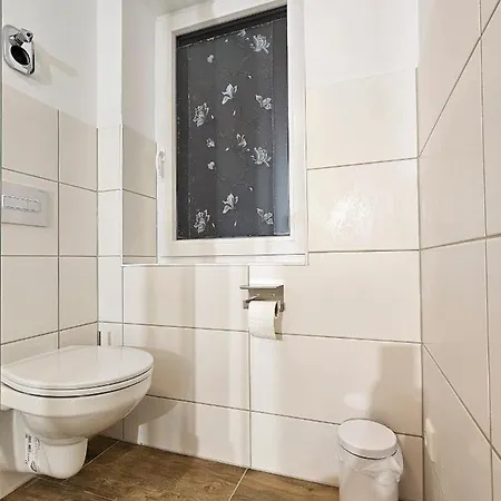 Schoene 80m2, 3 Schlafzimmer, 2 Baeder, Zentrumnah, 3og Apartment Erfurt