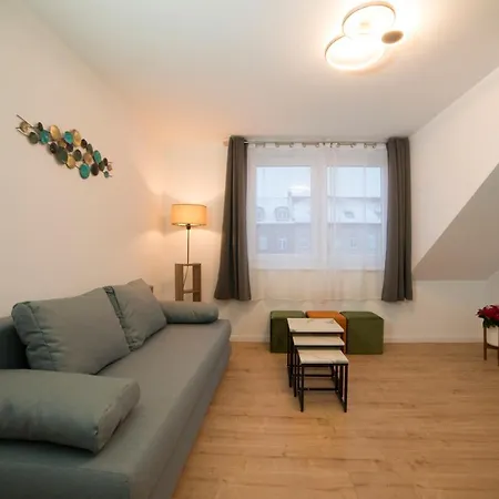 Schoene 80m2, 3 Schlafzimmer, 2 Baeder, Zentrumnah, 3og