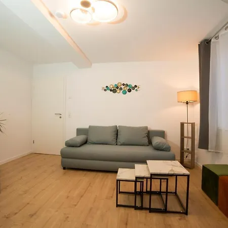 Schoene 80m2, 3 Schlafzimmer, 2 Baeder, Zentrumnah, 3og Apartment Erfurt