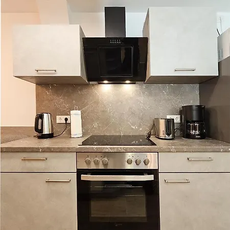 Schoene 80m2, 3 Schlafzimmer, 2 Baeder, Zentrumnah, 3og ארפורט