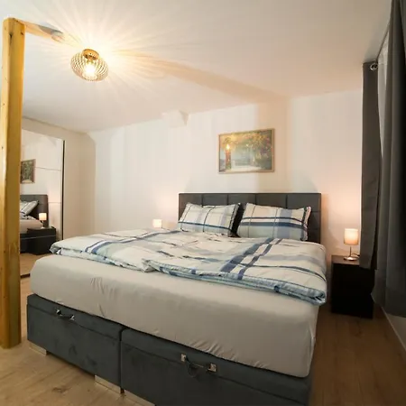 Schoene 80m2, 3 Schlafzimmer, 2 Baeder, Zentrumnah, 3og