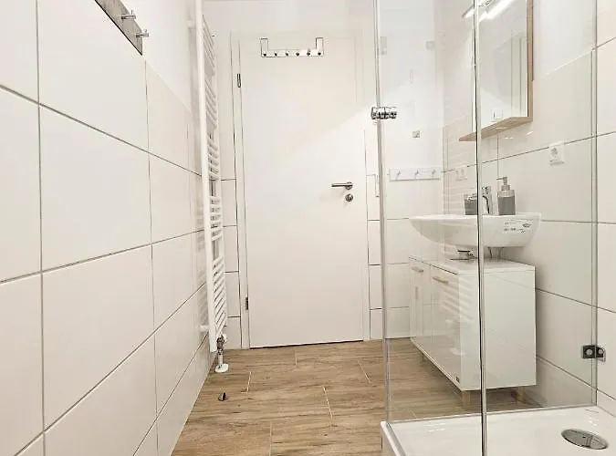 Appartement Schoene 80m2, 3 Schlafzimmer, 2 Baeder, Zentrumnah, 3og