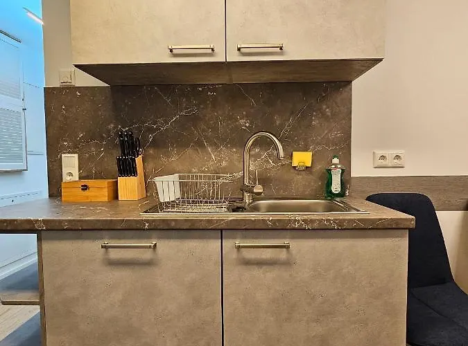 Schoene 80m2, 3 Schlafzimmer, 2 Baeder, Zentrumnah, 3og Appartement