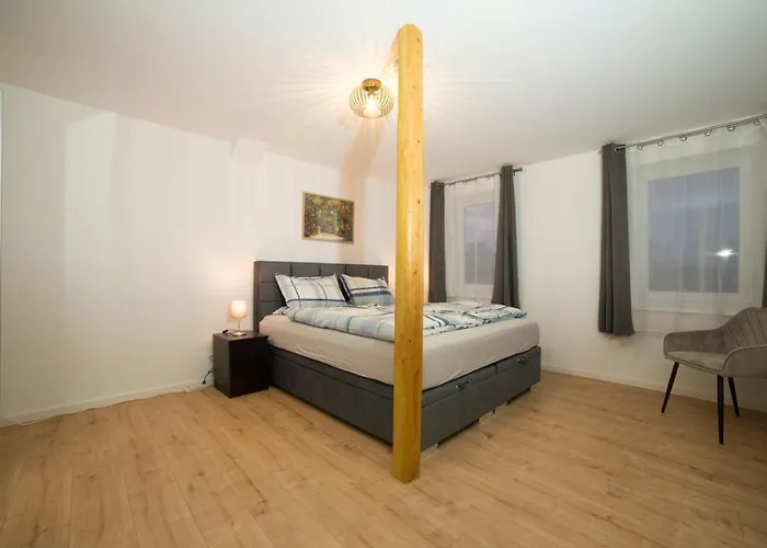 Appartement Schoene 80m2, 3 Schlafzimmer, 2 Baeder, Zentrumnah, 3og