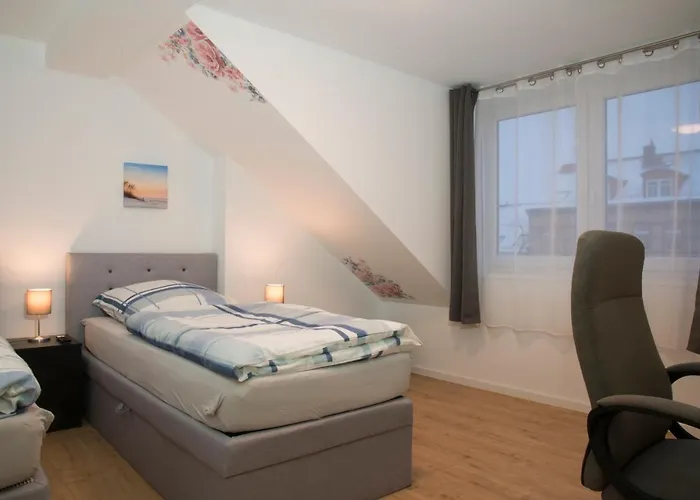 Appartement Schoene 80m2, 3 Schlafzimmer, 2 Baeder, Zentrumnah, 3og