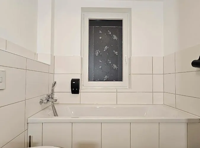 Appartement Schoene 80m2, 3 Schlafzimmer, 2 Baeder, Zentrumnah, 3og